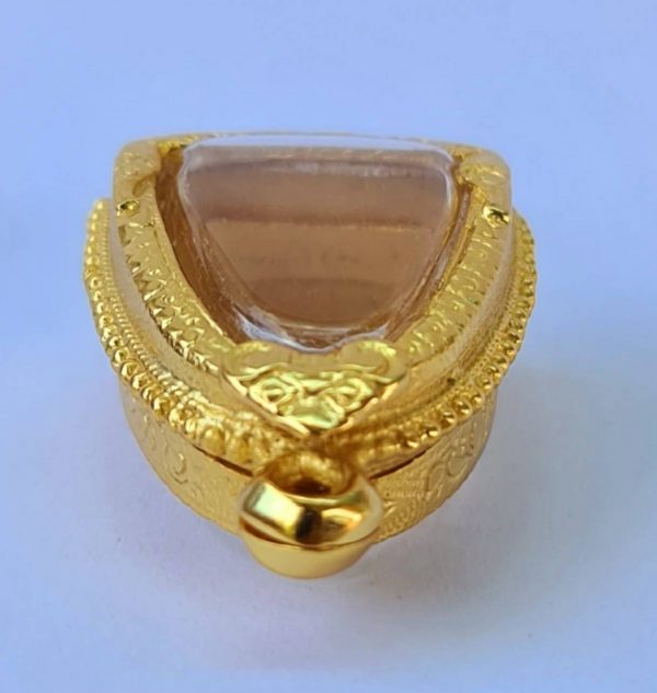 กรอบพระหลวงพ่อเงินลอยองค์หัวแหลม สีทอง F01 ขนาด 19*27*11.5 mm. - Image 2