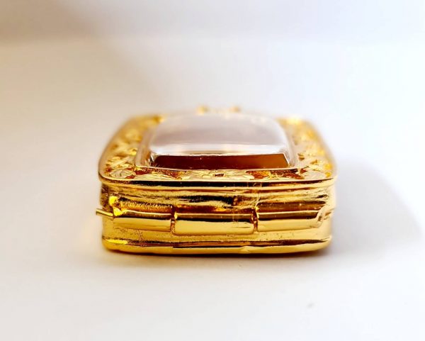 กรอบพระสมเด็จฝาหลัง ปิดลายฉลุหน้า สีทอง A30-1 - Image 4