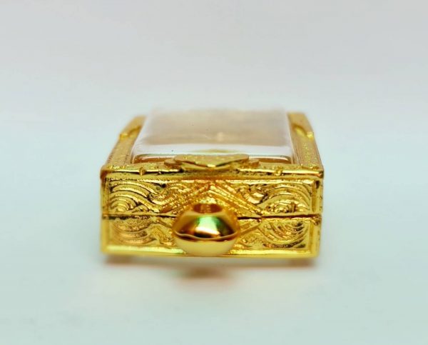 กรอบพระสมเด็จหน้าสิงห์เก่า สีทอง -A13 ขนาด 26*41*7.5 mm - Image 2