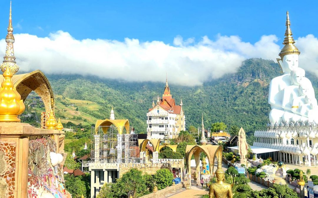 – วัดพระธาตุผาซ่อนแก้ว อ.เขาค้อ จ.เพชรบูรณ์  ครั้งหนึ่งในชีวิต ที่ควรแวะไปเที่ยวชม สักการะบูชา