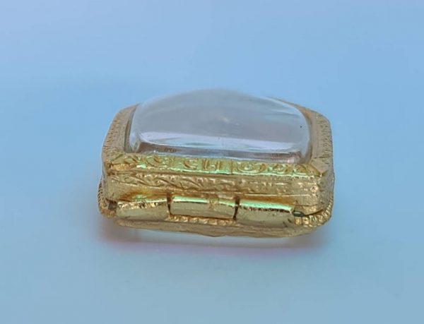 กรอบพระ ตลับพระ ขุนแผนเล็ก สีทอง E01-1 ขนาด 31*48*8 mm. - Image 4