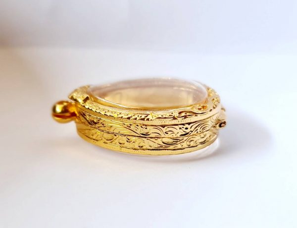 กรอบพระ ตลับพระ พระปิดตาใหม่ สีทอง  K06 ขนาด 3.2*3.7*0.9 cm. - Image 3