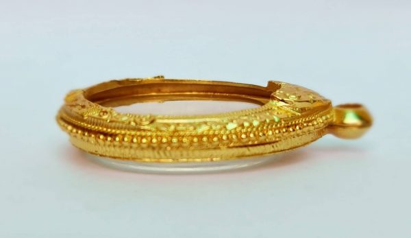 กรอบพระเหรียญพ่อชื่่น สีทอง ฺB05 ขนาด 27*37*4.7 mm. - Image 3