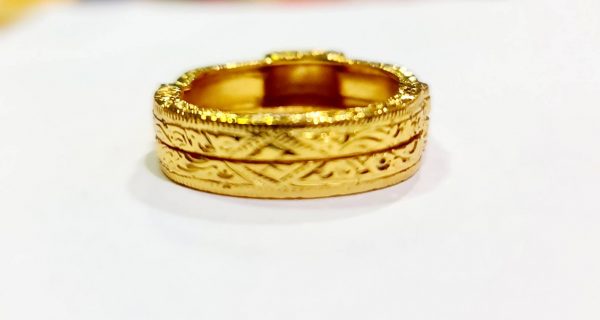 กรอบพระหลวงพ่อสุดเสือเผ่น สีทอง -Q21 ขนาด 2.8*3.9*0.5 cm. - Image 2