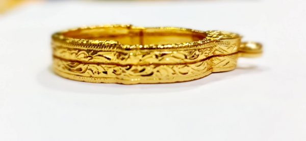 กรอบพระหลวงพ่อสุดเสือเผ่น สีทอง -Q21 ขนาด 2.8*3.9*0.5 cm. - Image 3