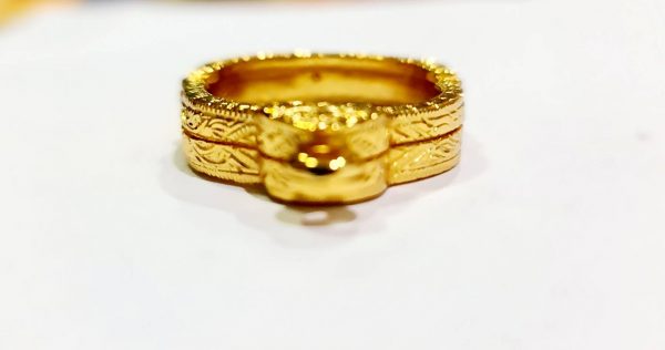 กรอบพระหลวงพ่อสุดเสือเผ่น สีทอง -Q21 ขนาด 2.8*3.9*0.5 cm. - Image 4