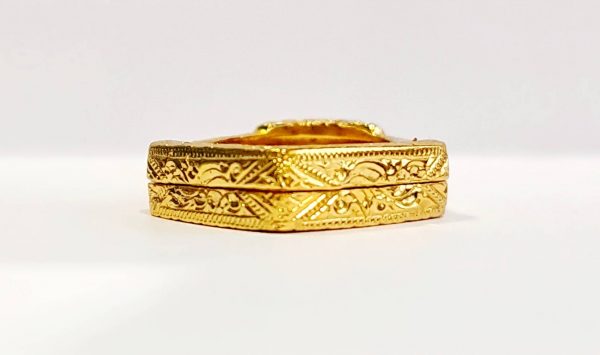กรอบพระ เจ้าจำปีท้าวเวสสุวรรณ สีทอง -Q22 ขนาด 2.3*4.2*0.5 cm. - Image 3