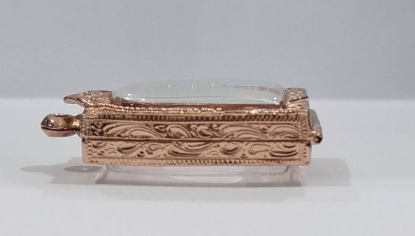 กรอบพระสมเด็จ CH1 A05-1  สีทอง ขนาดกรอบใน 2.6*3.7*0.7 Cm. งานหล่อทองเหลืองชุบไมครอน เคลือบแลคเกอร์ไฟฟ้า ไม่ลอกไม่ดำ แถมยางรองกับตะขอห่วง - Image 2